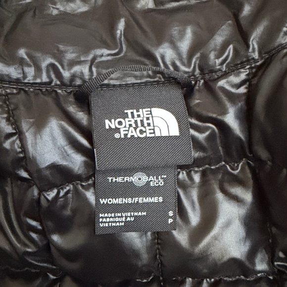 The North Face Women's Black Vest - Picture 5 of 5